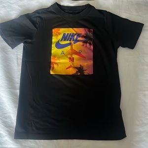 The Nike Tee. Size Medium . Very good condition.